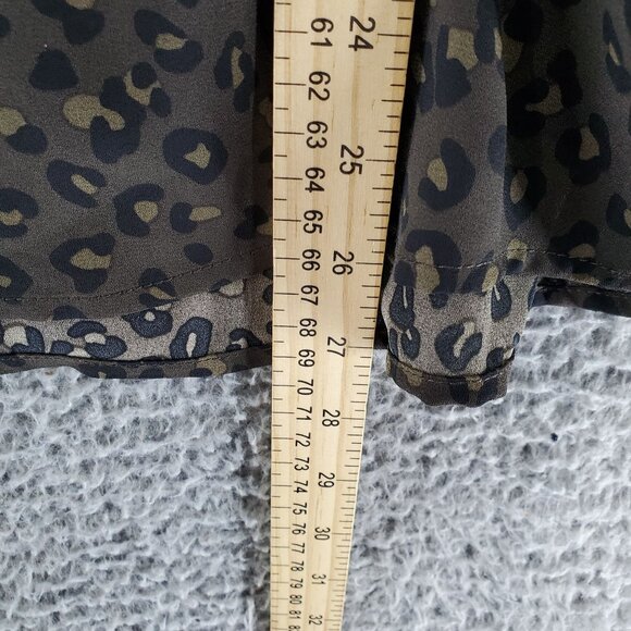 Chelsea & Theodore Top Womens Small Olive Green Leopard Print Button-Up *NWT* - Picture 7 of 11